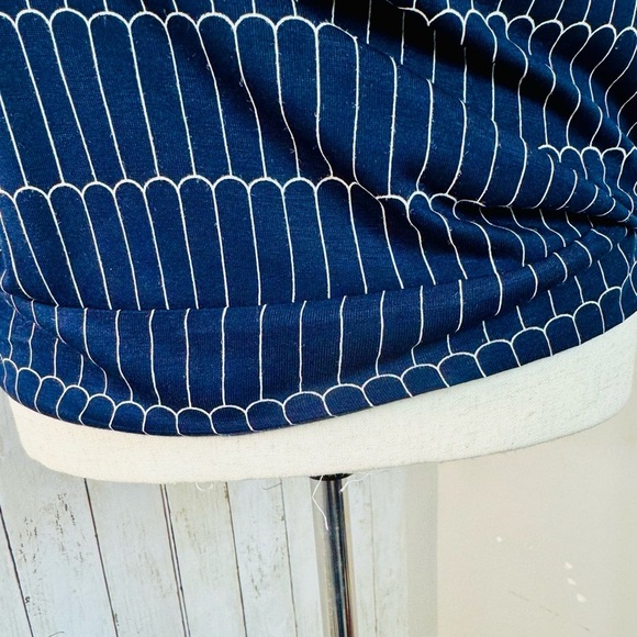 LOFT Outlet | Navy Scallop Stripe Sleeveless Blouse XS - Picture 3 of 12